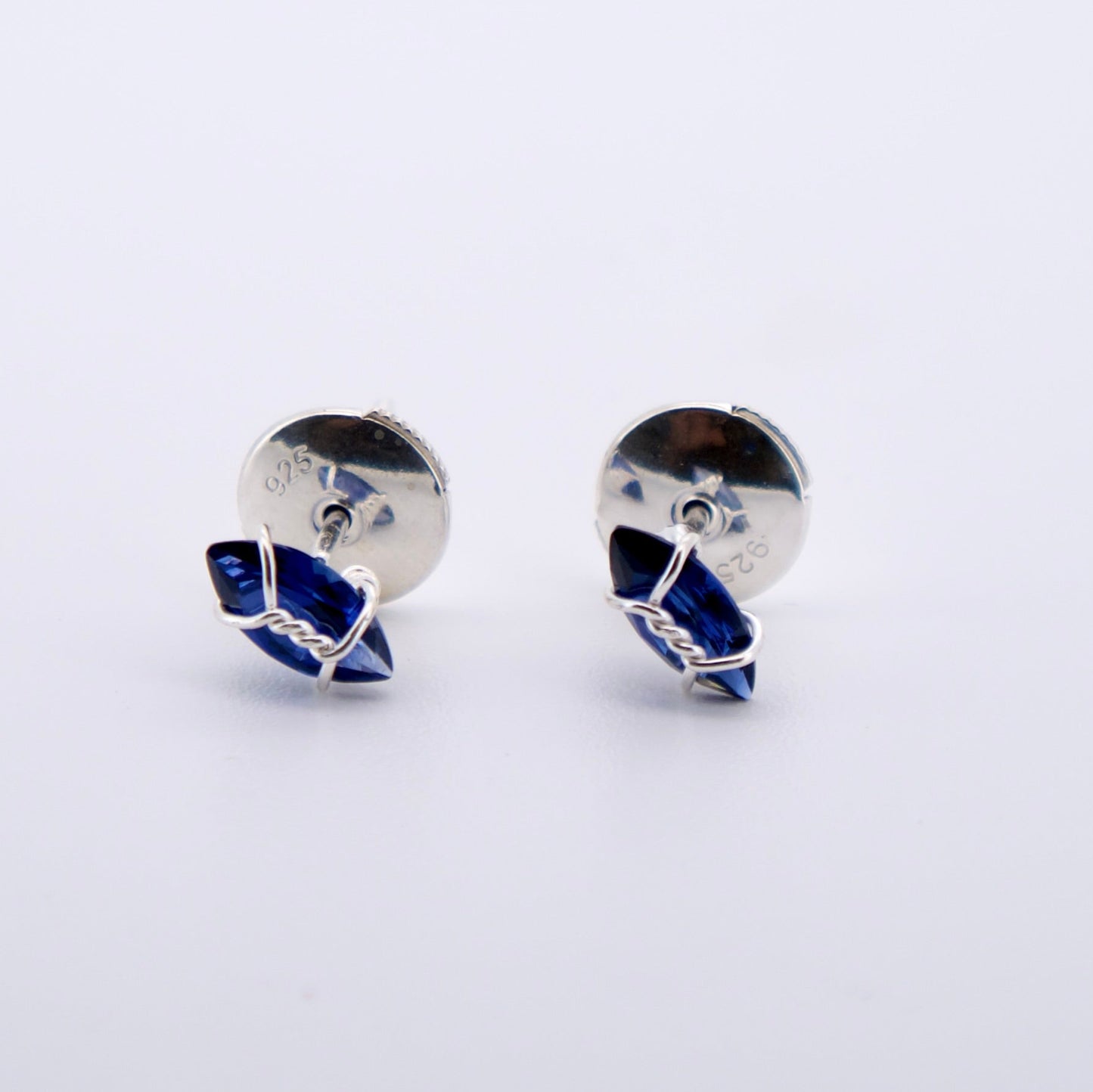 Harness Earstuds