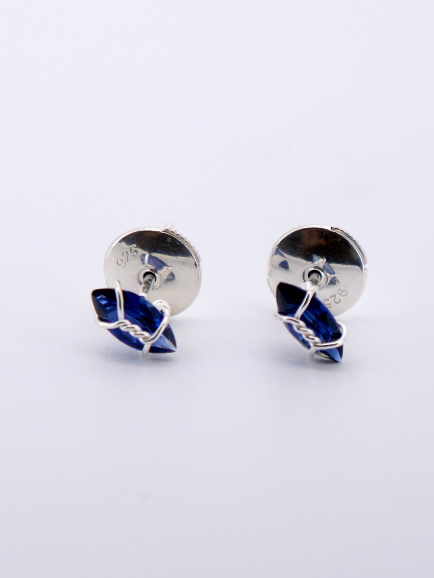 Harness Earstuds