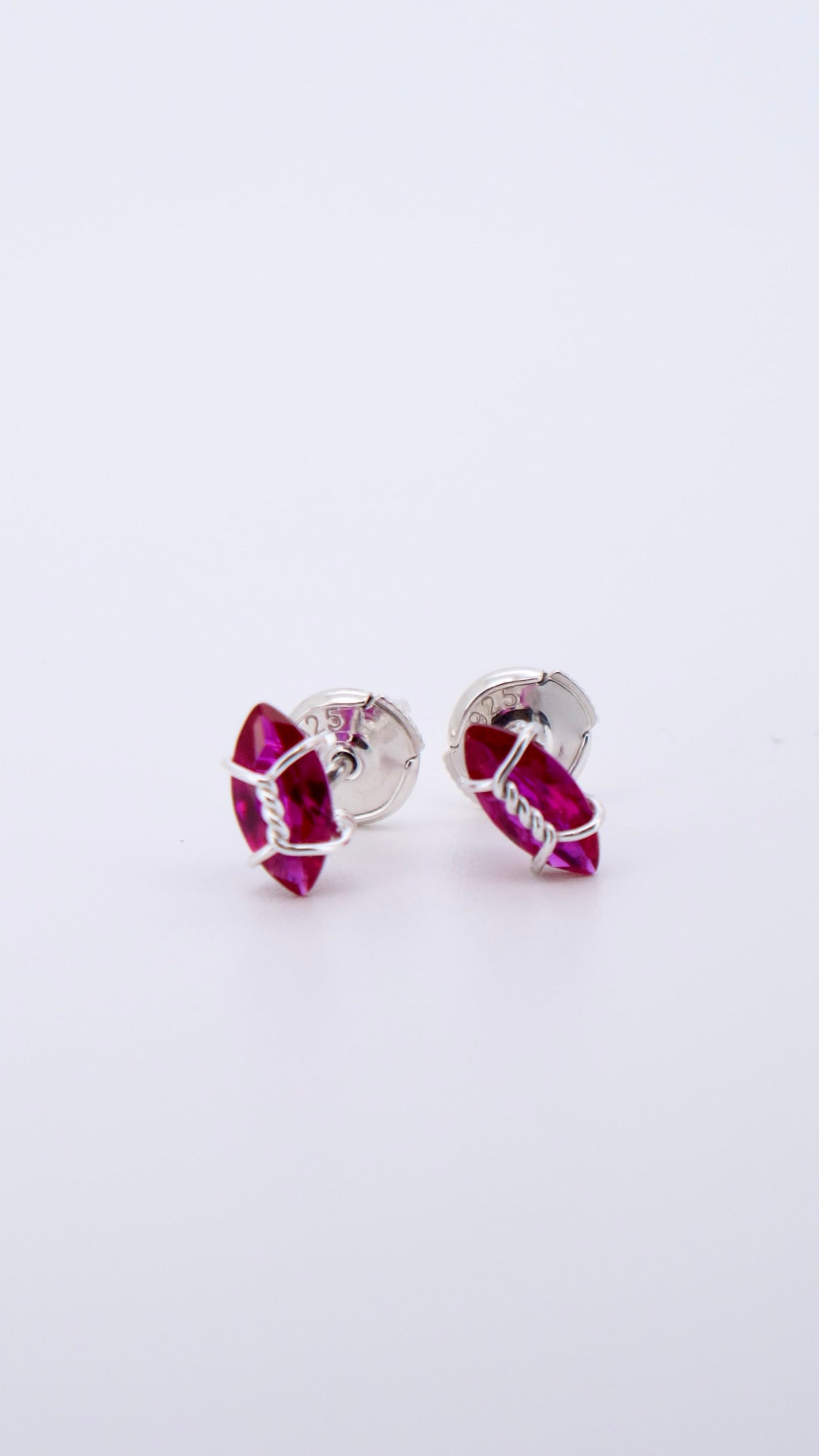 Harness Earstuds