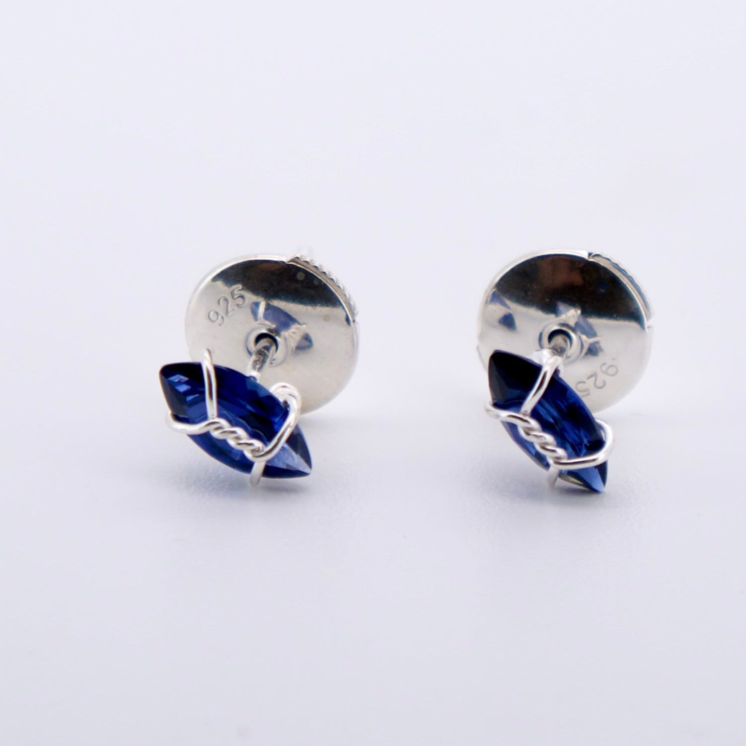 Harness Earstuds