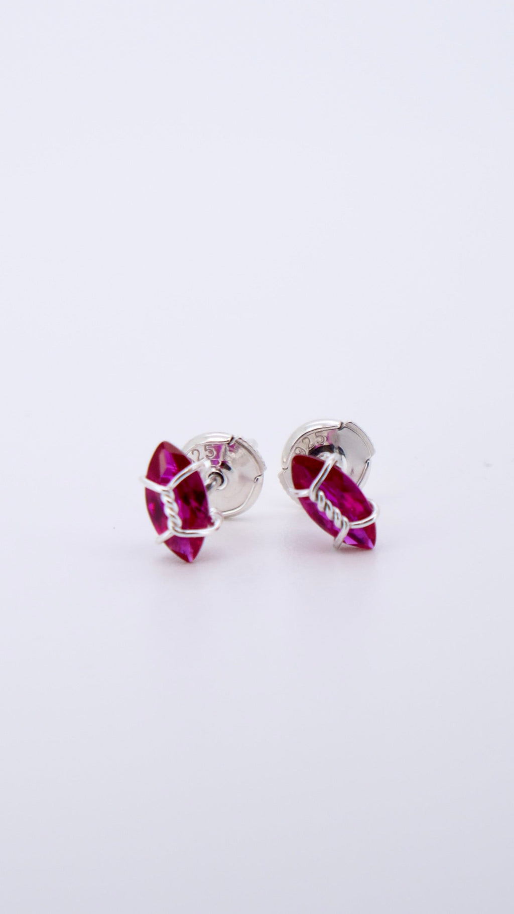 Harness Earstuds