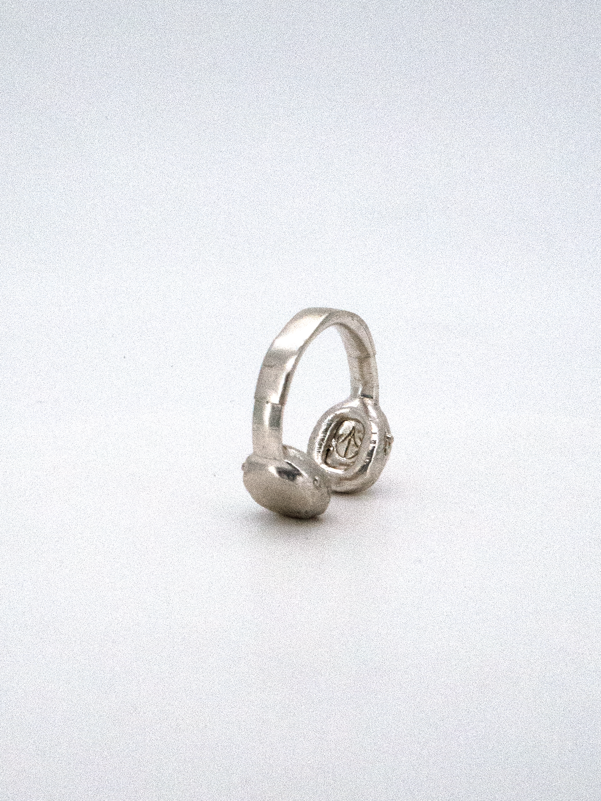 Headphones ring